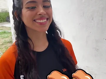 I ordered a pizza and got the delivery girl Yaresita Diminutive